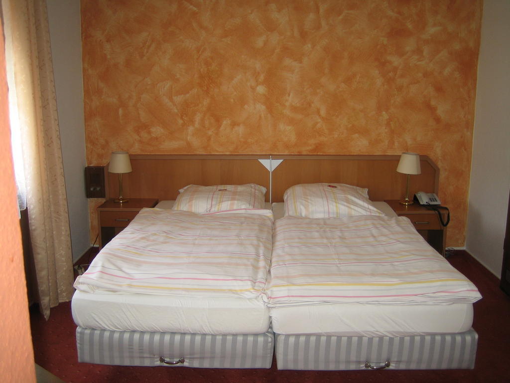 Landhotel Weinhaus Treis Weinähr Δωμάτιο φωτογραφία
